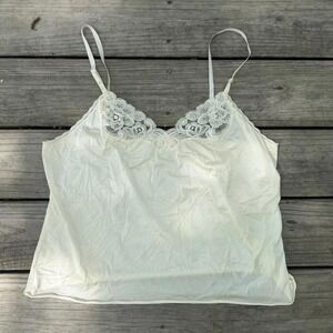 Vintage Vanity Fair creamy white lace cami top with adjustable straps. Size:‎ 40